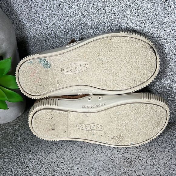 Keen | Potting Soil Corduroy Strap Santiago Sneakers - Picture 8 of 9